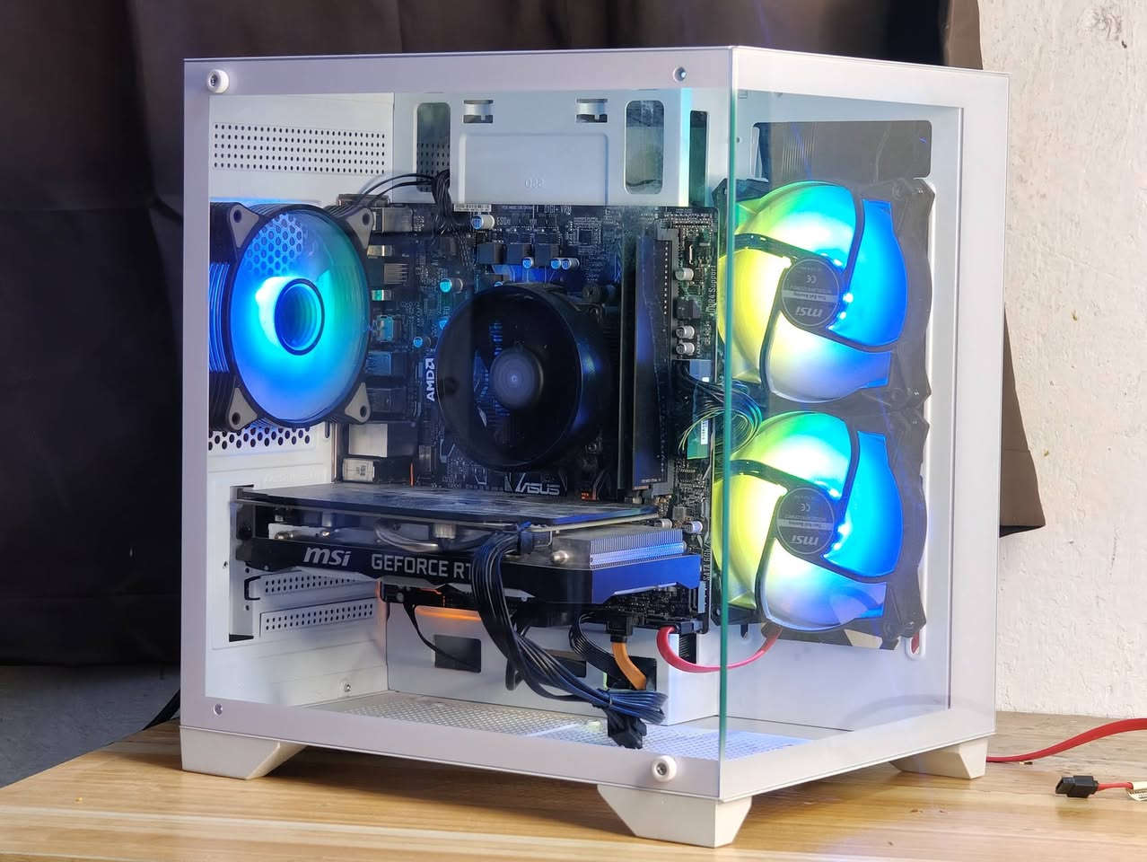 السلام عليكم 
تجميعة للبيع بمواصفات قوية وشكل مرتب مع ضمان حقيقي 🌟
💠GPU: Nvidia RTX 2060 6G MSI
غير مفتوح ولا مبدل معجون على وضع الشركة
💠CPU: Ryzen 5 3500x 
💠Cooler: Stock Ryzen cooler
💠M.B:  Asus prime A320m k
💠RAM: 16GB ddr4 3200 T-Force
💠STRG: m.2 ssd 128GB + hdd 320GB
💠P.s: 650w Mass  80plus 
💠Case: Glass White case with 3xfan ARGB
WITH RGB Remont Control
ملاحظة البورد منافذ المراوح بيه عطلانات حطيت هب فانات فمراح تحتاجهن المنافذ لا هسه ولا بالمستقبل
ضمان الحاسبة اسبوع والربط على UPS لحماية القطع
السعر 685 الف دينار كيس فقط بدون ملحقات 

تتوفر ملحقات بسعر جدا مناسب

📍الموقع بغداد مدينة الصدر قطاع 23
🚚 يوجد توصيل لجميع محافظات العراق 🇮🇶 
 هـ ***********  📞
