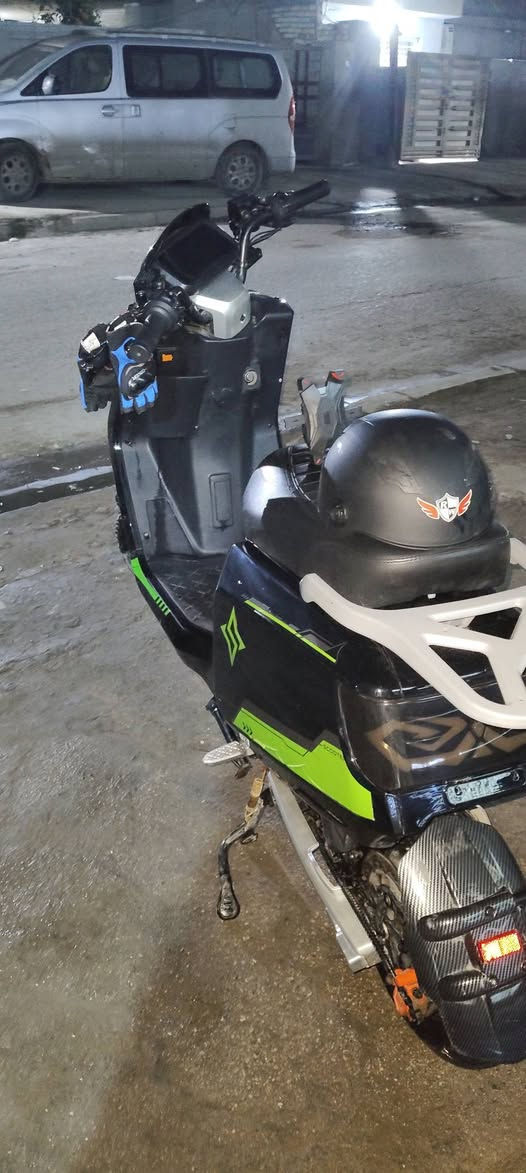 N1GTدراجة شحن
بطاريه ليثيوم فوسفات الحديد اعلى جوده 30 امبير 60 ڤولت 
استعمال4 اشهر
motor: 1500w 

الحموله القصوى: 150kg

المسافه بالشحنه الوحده: 65km 

السرعه القصوى: 80km الشلعة فووول 

الشاشة تشتغل بس ما تقره صح

الكڤر الأيمن طك و رجعته بـ براغي

يجي وياها هدية خوذة و جفوف و ستاند موبايل كله جديد مو مستخدم🎁

المكان المشتل شارع المطبك

السعر 650 ألف🔥 بيها مجال 

للاستفسار ***********
