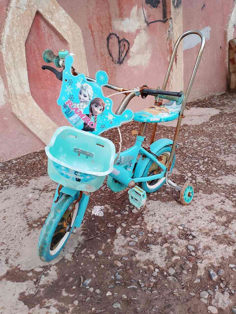 السلام عليكم متاح بايسكل بناتي للبيع ادفع سعر عجبني ابيعك وهاذا رقمي ***********
