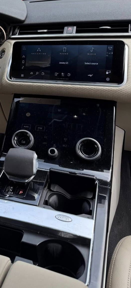 Range rover velar 2023
Se 
R- Dynamic
Black edition 
رانج روفر فيلار 
ار ديناميك SE
عداد ٥٠ الف
صيانة منتظمة
فابريكا بالكامل من الداخل والخارج 
٤ كاوتش جديد
لا تحتاج مصروف
للتواصل 01143455644


**إذا كنت صاحب هذا الإعلان وتريد حذفه لأي سبب، رجاءا أرسل رسالة إلى الدعم الفني**