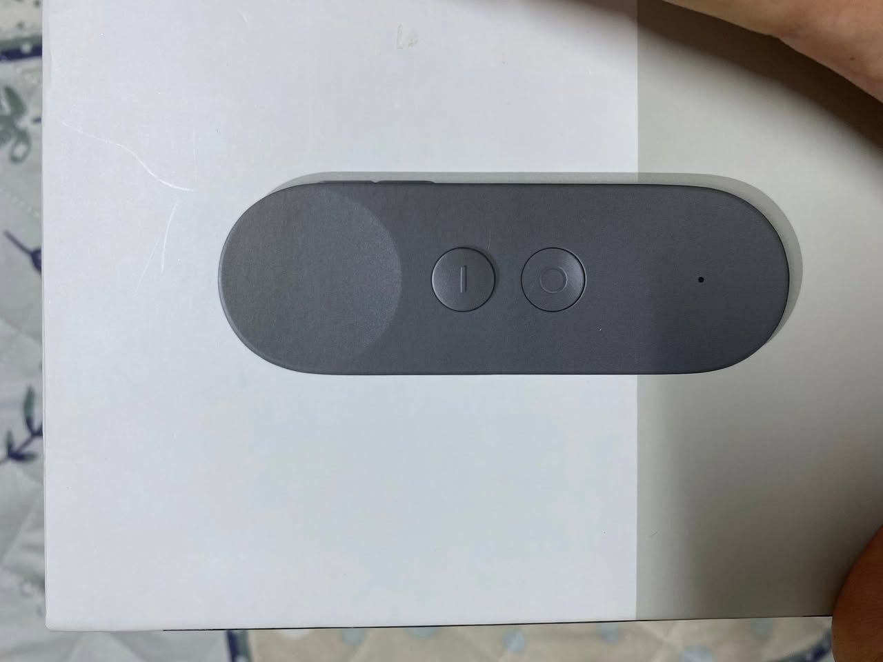 تُظهر الصورة نظارة الواقع الافتراضي Google Daydream View، وهي مصممة للاستخدام مع الهواتف الذكية المتوافقة.يتميز هذا الطراز بتصميم مريح مصنوع من قماش ناعم وقابل للتنفس لضمان الراحة أثناء الاستخدام.تتضمن الحزمة وحدة تحكم لاسلكية صغيرة الحجم لتسهيل التنقل والتفاعل داخل البيئات الافتراضية.جديده شرط سعر خاص


**إذا كنت صاحب هذا الإعلان وتريد حذفه لأي سبب، رجاءا أرسل رسالة إلى الدعم الفني**