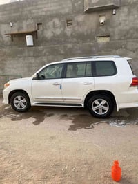 لاندكروز • ٨ سلندر • ١٦٠ الف