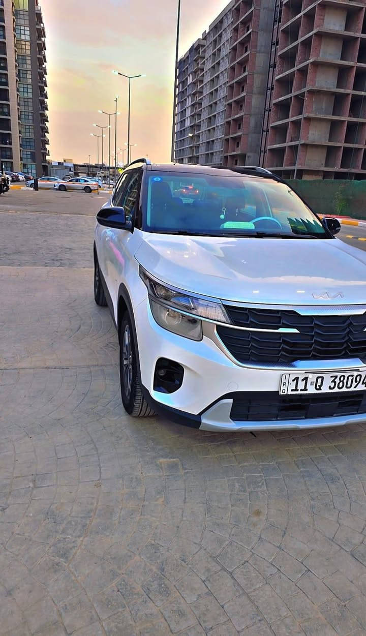 ​🚗 كيا سيلتوس موديل 2024 للبيع 🚗
السلام عليكم،
 سيارة كيا سيلتوس موديل 2024 للبيع، السيارة جديدة ونظيفة ومشيها قليل جداً.
​الموديل: 2024
​المسافة المقطوعة (الماشية): 10,000 كم فقط.
​حالة السيارة: السيارة جديدة، مرتبة ونظيفة جداً 
​ملاحظة: بيها رصعة بسيطة فقط بالصندوق الخلفي وغير هذا السيارة مكفولة ونظيفة.
​السعر: 165 ورقة (16,500$ دولار).
​📞 للتواصل والاستفسار (رقم الهاتف):
[***********]
