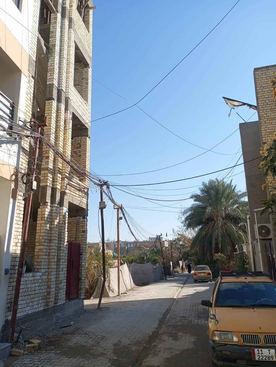 السلام عليكم تعلن شركة الجبوري للعقار والمقاولات العامه عن بيع عماره 3 طوابق بناء حديث في منطقة الاسبع ابكار نهاية شارع الهبي دي ملك صرف زراعي تسليم مفتاح
1 المساحة 108 متررر 
2 الواجه 4 مترر و80  سانتيم 
3 النزال 22 متررر ونص 
4 عرض الشارع 6 متررر 
5 السعر 230 مليون وبيه مجال 
يتكون من 3 شقق
كل شقه تتكون من طرمه وصاله وحولي ومطبخ ومنورين وغرفتين نوم وخدمات كامل الاخدمات 
*********** أبو صكر الجبوري 
***********
