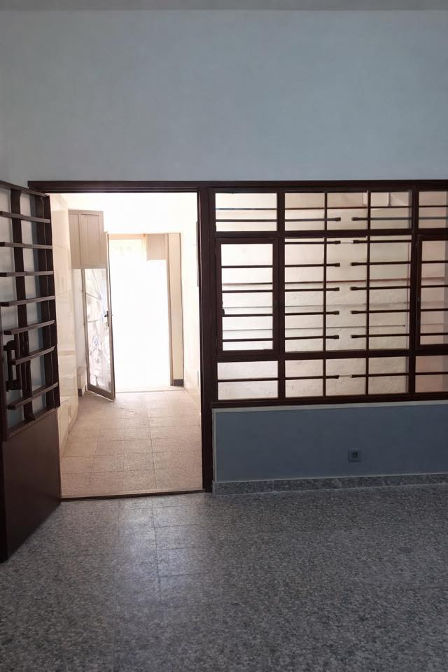 فرصة استثمارية مميزة – دار للبيع في شهداء السيدية
دار بمساحة 110 م2 واجهة 5 ونص متر و نزال 20 متر مصمّم بأسلوب استثماري، وارد شهري ( 1,200,000 ) متكون من شقتين مستقلتين بالكامل ، كل شقة تحتوي على صاله وغرفة نوم و مطبخ و صحيات
الطابق الثالث يحتوي على غرفة و مخزن 
 قريب من الخط السريع وخلف معهد عشتار الطبي مباشرة 

التواصل مع صاحب الدار 

‭٠٧٧٢ ٤٠٢ ٠٢٠٠‬
