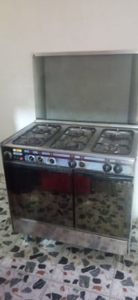 طباخ بحاله جيده فقط الفرن يحتاج تصليح سعره ٦٠ الف وبي مجال بسيط واتساب...