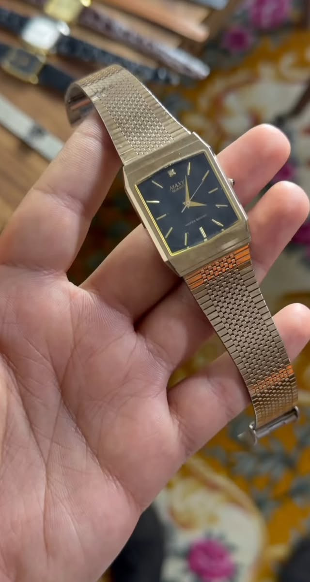 ساعه vintage

Maxy Quartz

مينا سوداء وإطار وسوار من الفولاذ المقاوم للصدأ باللون الذهبي. 

مكينه ياباني نظافه 100 با 100

بمرصعة بالألماس عند مؤشر الساعه 12 

السعر 150 $ قفل


**إذا كنت صاحب هذا الإعلان وتريد حذفه لأي سبب، رجاءا أرسل رسالة إلى الدعم الفني**