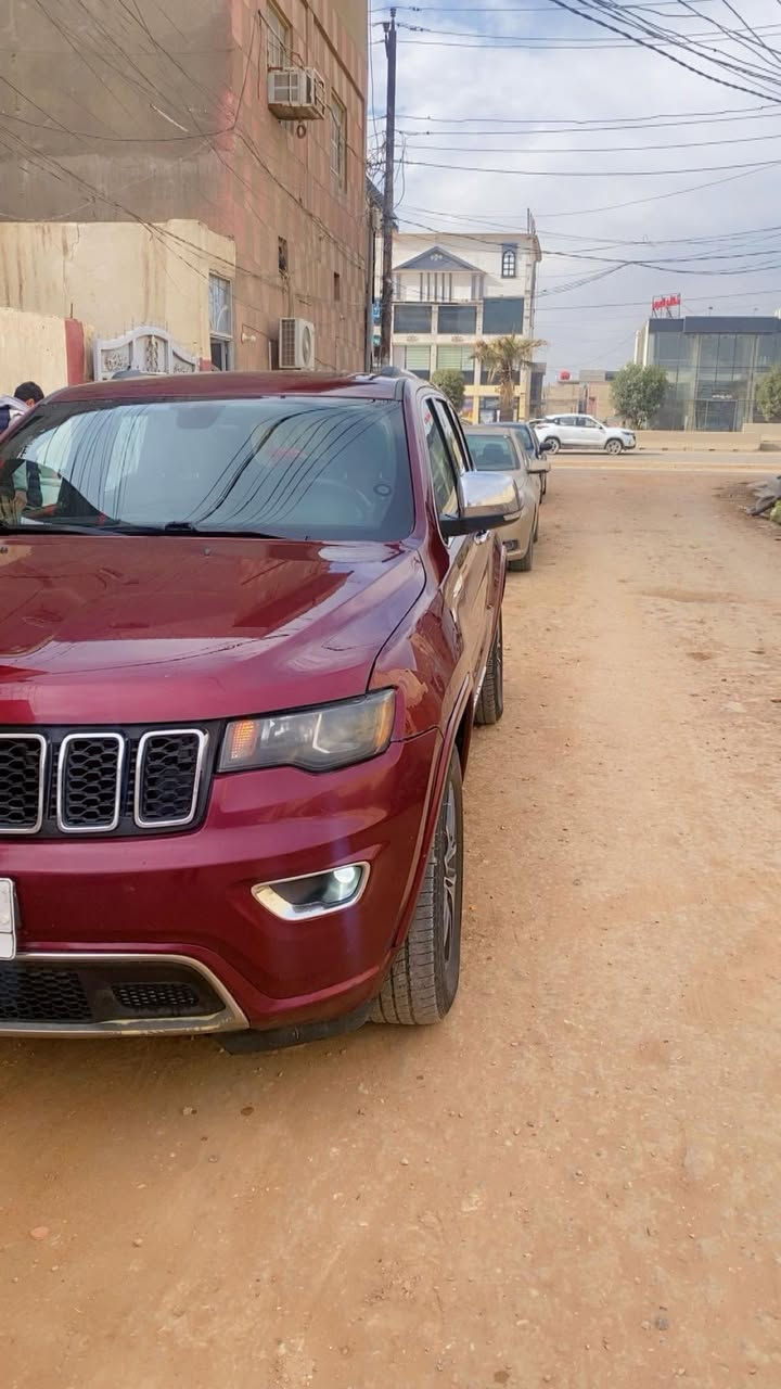 جيب شيروكي موديل ٢٠١٧ فول مواصفات وارد امريكي بيها جاملغ وبنيد بامريكا البنيد شاديه مال شركه نفس الون وبيه طخه بالجاملغ الخلفي صبغ بيه شبر مكينه ٣٦٠٠ كير محرك حداديه مكفوله 
السعر 210  بيها مجال قليل مكاني بالحله 
***********
***********
