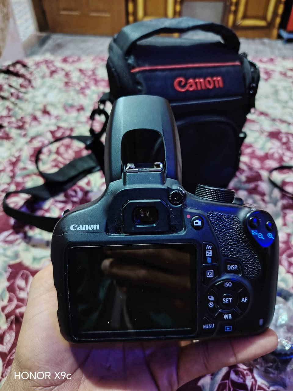 كامره جديده نضافتها 100 %
مشتريها قبل 10 تيام ما مصور بيها 
سعرها 350 وبيها مجال 
مكان بصره قرنه شرش 
 ***********
