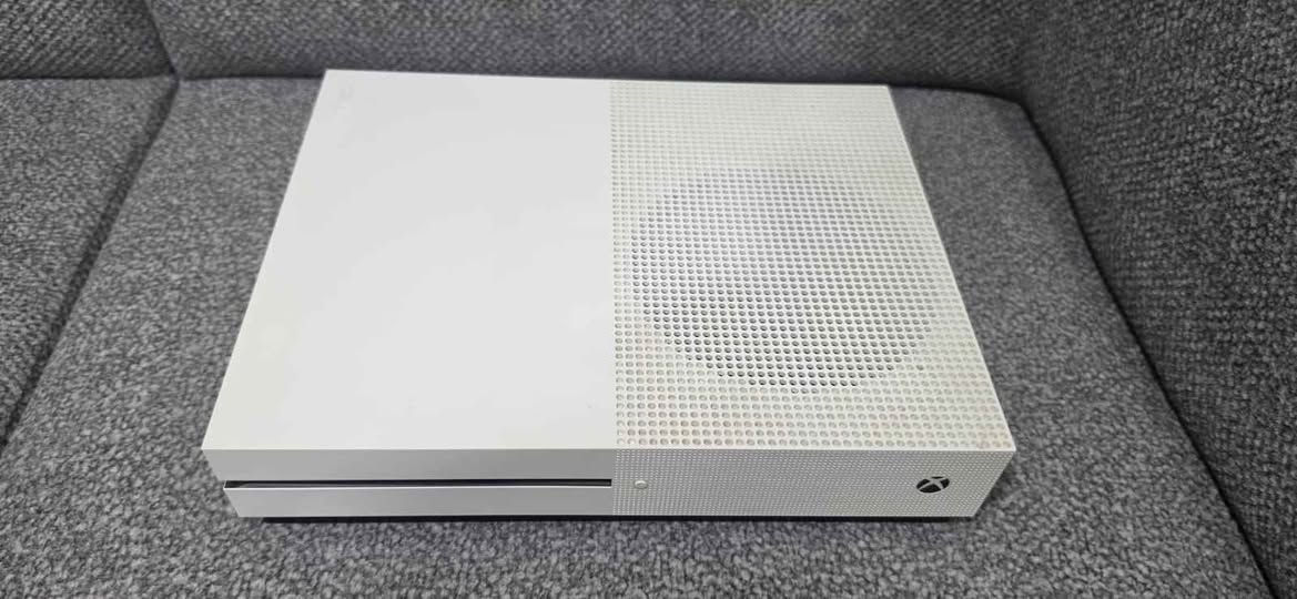سلام عليكم 
Xbox one s 1T
یەک تێڕابایت 
نەکراوەتەوە و کەپسە
2 دەسکی بیلادی لەگەڵە
2پاتری و شەحنی پاتری لەگەلە
زۆر خاوێنە تەنها یەک شوختی هەیە أربيل, العراق


**إذا كنت صاحب هذا الإعلان وتريد حذفه لأي سبب، رجاءا أرسل رسالة إلى الدعم الفني**