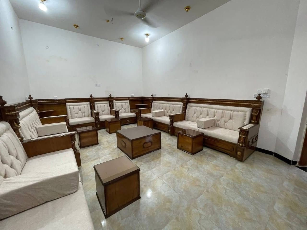 حوّل ديوانك إلى مساحة من الفخامة والأصالة ✨معرض ومعمل فخامة الخليج العربي الأثاث المنزلي الجديد وتفصيل جميع أنواع الدواوين 🔥❤️

نقدّم لكم أجمل تصاميم الدواوين الزان حصراً بجودة عالية وتشطيب دقيق يليق بالذوق الراقي.
✅ خشب زان أصلي متين
✅ صناعة يدوية وإتقان بالتفاصيل
✅ تصاميم عصرية وكلاسيك حسب الطلب
✅ إسفنج عالي الكثافة لراحة تدوم
✅ أقمشة Water proof مقاوم للماء 
✅ تنفيذ حسب القياسات المطلوبة
✅ أسعار مناسبة وجودة مضمونة
✅ضمان 5 سنوات 
✅يوجد كادر لأخذ القياسات في جميع المحافظات 
✅سعر المتر الواحد من 160الى 200 حسب الموديل 
✅يوجد نلي ظام الأقساط لحاملي ماستر كارد الرافدين 
✅ للاستفسار اكثر الاتصال على الرقم 
***********
