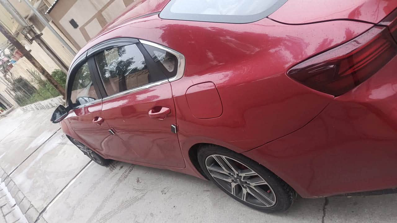 السلام عليكم للبيع 
كيا 2019
وارد كوري 
السياره فول مواصفات اعلى فئه 
فتحه 
بصمه تحكمات 
دخول ذكي 
صندوق ذكي 
كشنات خزن 
كشنات تبريد وتدفئه 
استيرن تدفئه 
حساسات خلفيه 
رادار 
مري شفط 
تحديد مسار 
مثبت سرعه 
والسياره بعد بيها مواصفات ما مذكوره 

السياره بيها قطع صبغ ابيع حزام بدون شواصي بشرط 

السعر 107 وبيها مجال بسيط 

اني مكلف بل نشر اتصل ع صاحب الرقم 
***********
***********
