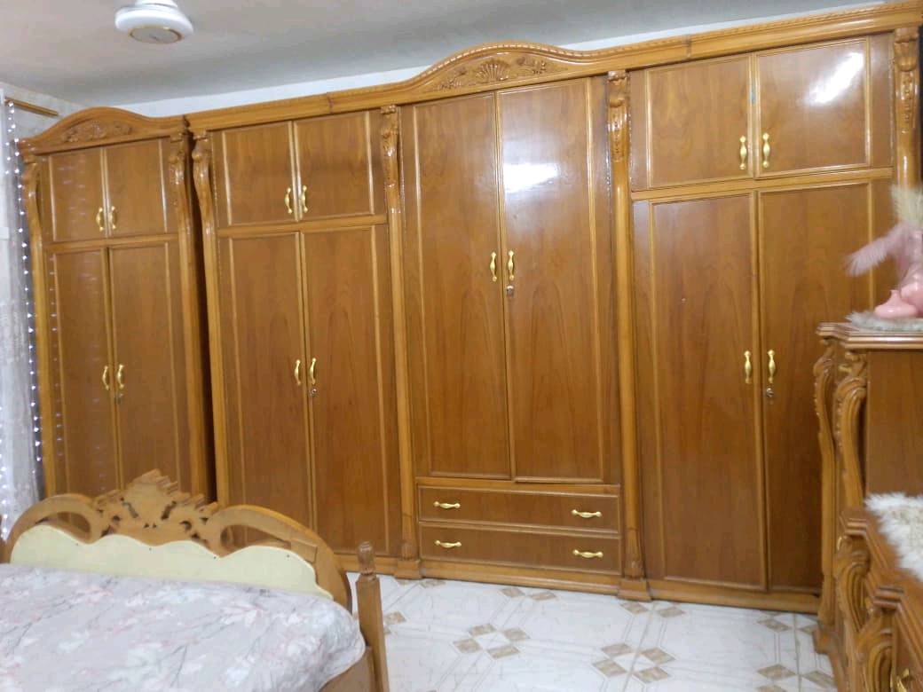 غرفه نوم صاج عراقي ثكيل الله شاهد تزكام شتريتها ب 5 ابيع ب مليون و400 المكان زعفرانيه شارع المعهد الرقم ***********
ممكن تذكرلي شنو القطع اللي داخلة بالبيع بالضبط: السرير، الكومدينات، التسريحة، الدولاب، والمرآة؟ لو كلهن كاملات لو بعضهن فقط؟: 
تصوير كامل
شلون الحالة العامة للغرفة؟ بيها أي خدوش، تفكك، كسر، أو شغل تصليح سابق؟: 
نظيفه مابيها اي ضرر
هل السعر قابل للتفاوض لو نهائي؟ وأكو إمكانية توصيل لو الاستلام فقط من الزعفرانية؟: 
سعر نهائي توصيل عليكم 