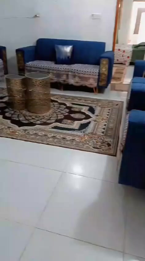 السلام عليكم بيت تجاوز مساحته 100متر يحتوي على ستقبال وغرفه نوم ومطبخ العنوان لمخابرات خلف مدرسه دجله لخير رقم الهاتف ***********
