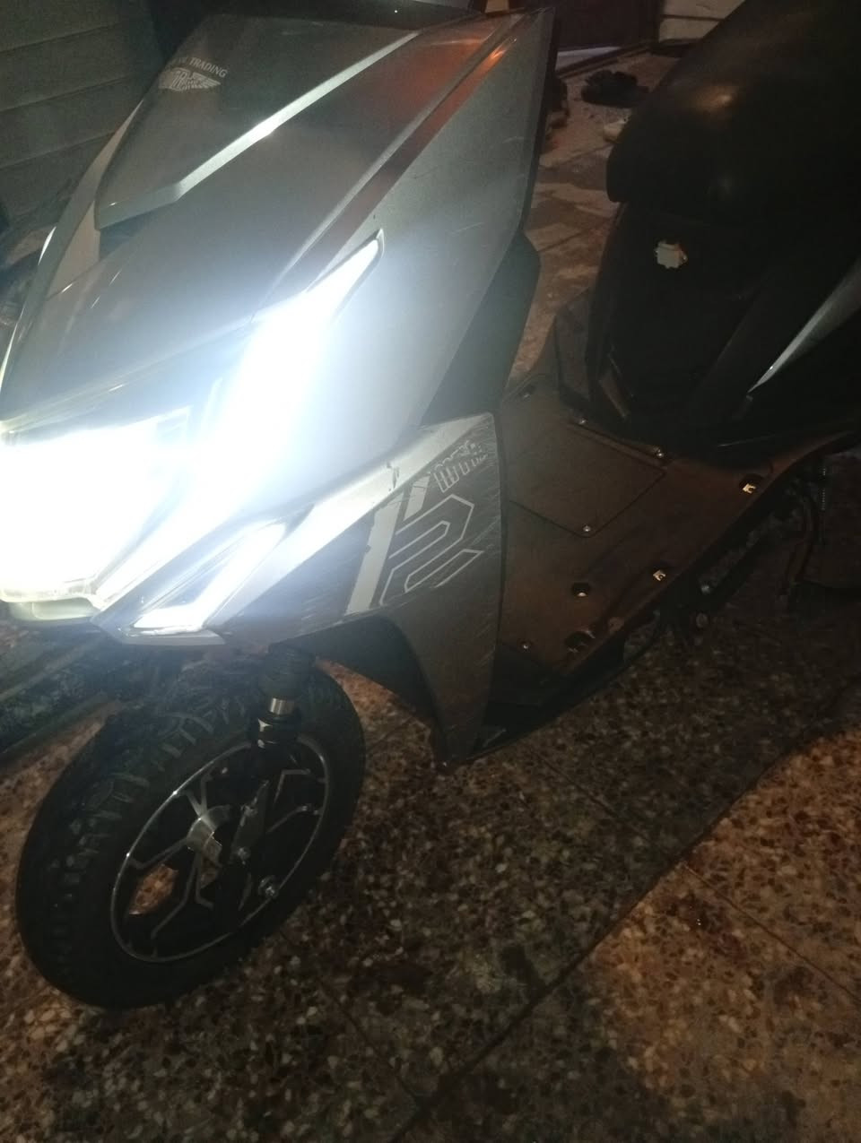 دراجه شحن سكنسmtr من مؤيد طياره
دراجه بطارياتها جديده قبل 20يوم شديتها 
شاشاه عرض اعطال 
ابريك امامي دسك 
الخلفي عادي مو دسك 
مكانها بغداد الدوره شارع 60
الدراجه كفراتها بيها شخوط 
او الذراع مال بريك خلفي مكسوره 
الرقم اول ...***********
رقم الثاني ....***********9
سعرها 600الف أو بيها مجال
