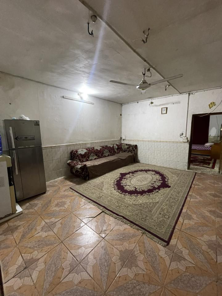 السلام عليكم
مشتمل طابو ملك صرف للبيع بالاكرمين قريب على المدارس مساحه 100م  5*20 هول وغرفه ومطبخ وصحيات داخليه وخارجيه الطابق الثاني بي غرفه صغيره البيت بي مؤجر قريبا 
يطلع
ملاحظه (تكدر تسحب قرض اسكان او ترميم)  
للاستفسار واتساب ***********
