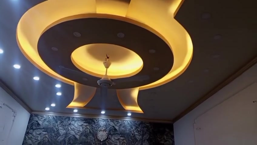 *دار ركن للبيع - حي الإفراز صدامي*  
- *المساحة*: 250م²  
- *الواجهة*: ركن على شارع 15م  
- *التفاصيل*: 5 غرف نوم + ملحقاتها  
- *الموقع*: قرب مدرسه الكندي 

*مكتب الصفاء للعقار*  
*للاستفسار*: ***********

 عقار للبيع ومستعدين للترويج
