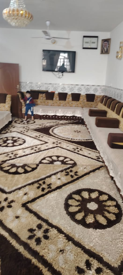 سلام عليكم بيت البيع مساحه 350
يتكون من عرفه ستقبال 9×5وعرفه نوم 6×5ومساحه درج ومطبخ حار وبارد صحيات تداخل وخارج وبي مشتمل ثاني هيكل من ضمن بيت كلشي واضح بل فيديو سعر خاص الاستفسار على رقم ***********
