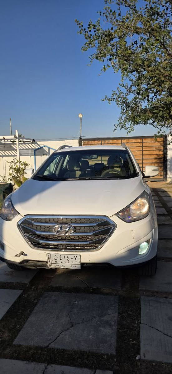 سلام عليكم
توسان للبيع موديل ١٣ مصبوغه احزام 
كير مكينه حداديه مكفول تحويل ثاني يوم 
السعر ١١٢ وبيها مجال جدا بسيط 
العنوان حله ***********
