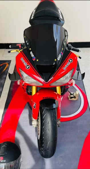 السلام عليكم 
كاوسكي نينجا 
موديل 2004 
حجم المحرك 636
الدراجه تو كلر بلادي لونين
ماشيه 36الف
اوراق كامله سكنر 
الدراجه نضافتها الف بالميه جكه ابره ما بيها 
كهربائيات كامله كلها 
اجنحه كاربون فايبر 
جاملغ خلفي كاربون فايبر اصلي 
صينيه زنجيل كاربون فايبر 
وشومات حراريه اصليها عليها 
يدات بريكات وعنبار كله اصلي تزويد 
بريكات جدد امامي خلفي 
اشاير جدد 
شاشه كلها شغاله 
اكزوز سبورت رياضي 
تايرات جدد 
مكينه كيس جديد وقبق ولفات مبدله جديد دهن موتل خرسه عله شرط للفصلة 
اول ثاني ثالث تشك الكاع 
حماوه انسه توصل ال85 
كامله متذب عليها الف دينار 
السعر 27 وبيها مجال 
المكان الدورة  
الرقم***********
