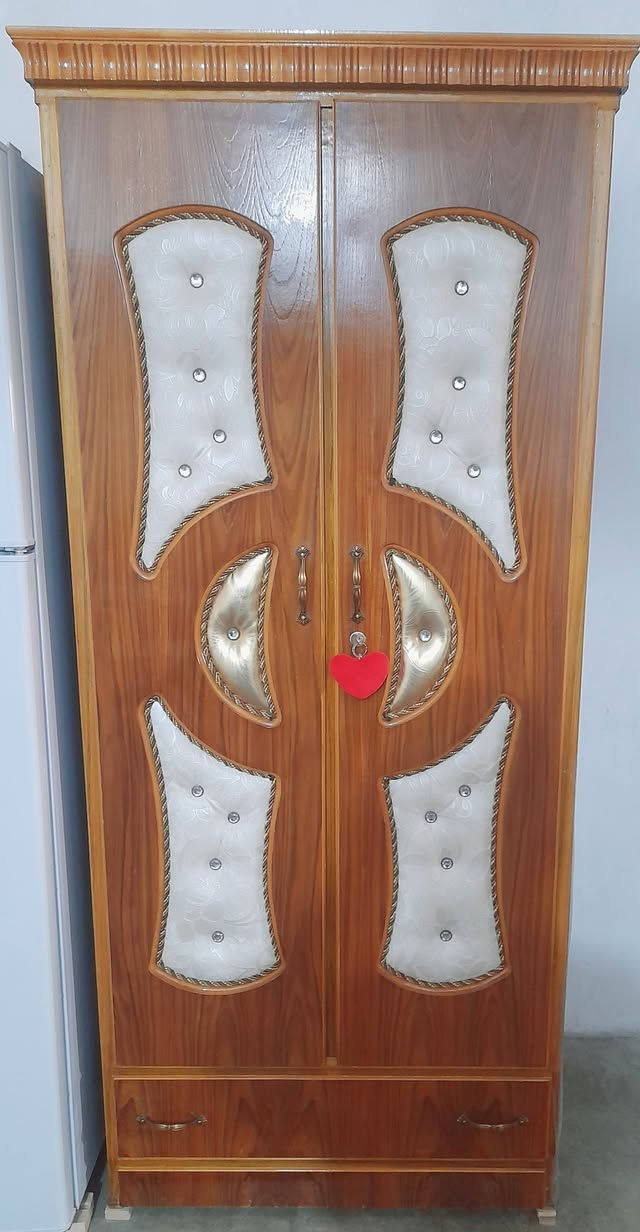 غرفة نوم للبيع للإستفسار الاتصال على الرقم ***********
