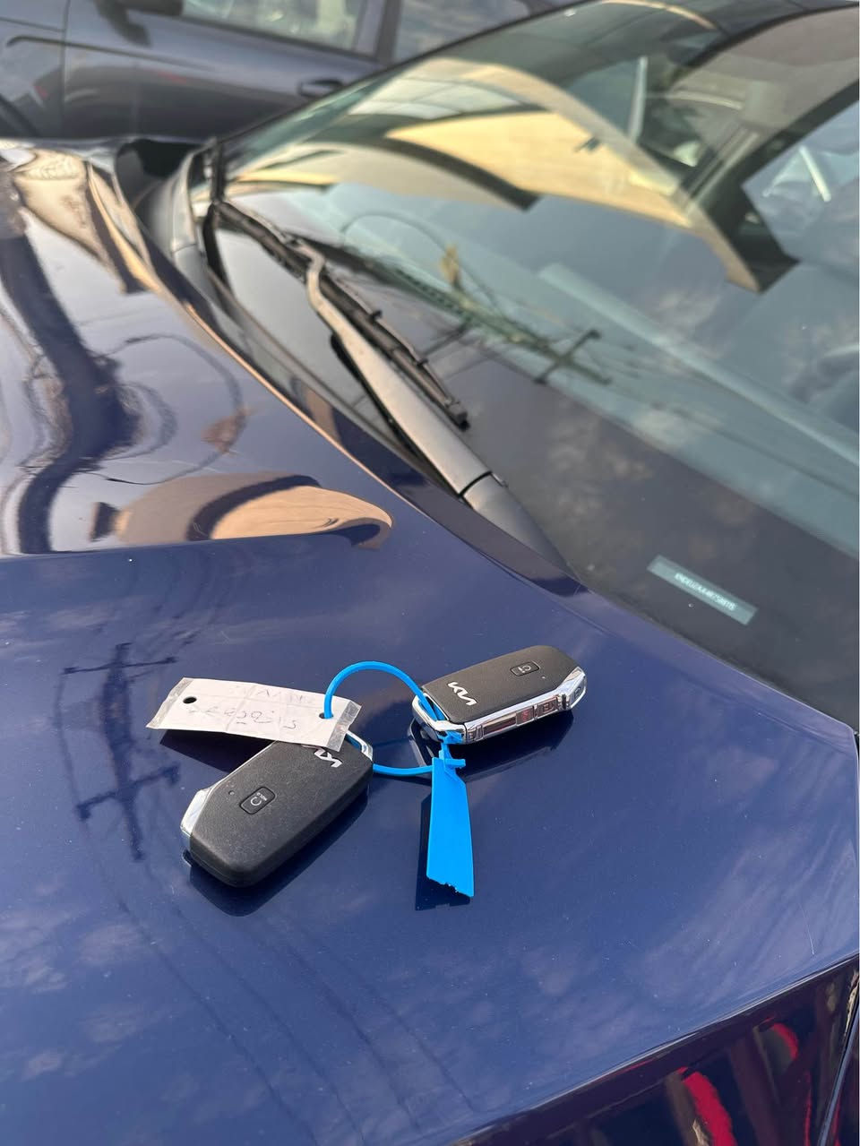 كيا سلتوس موديل 2024 
المواصفات فول عدا الفتحه لان السياره تو كلر لونين بلادي 
مكينه 2000 دوش المرغوب 
ممستخدمه بلعراق ابد ماشيه 10 الاف من امريكا 
وياها بصمتين اصليات وسبير وعده كامله 
السياره وارد بيها قطعه وحده صبغ البنيد فقط الحادث 
واجتي مو امريكا بيها كلير بلداير مال جمالغ خلفي فقط 
وسياره مرقمه بغداد وباسمي 
مكاني بغداد الكرخ معارض البياع معرض التميمي 
السعر 16500 دولار 
للاتصال *********** بغداد, العراق
