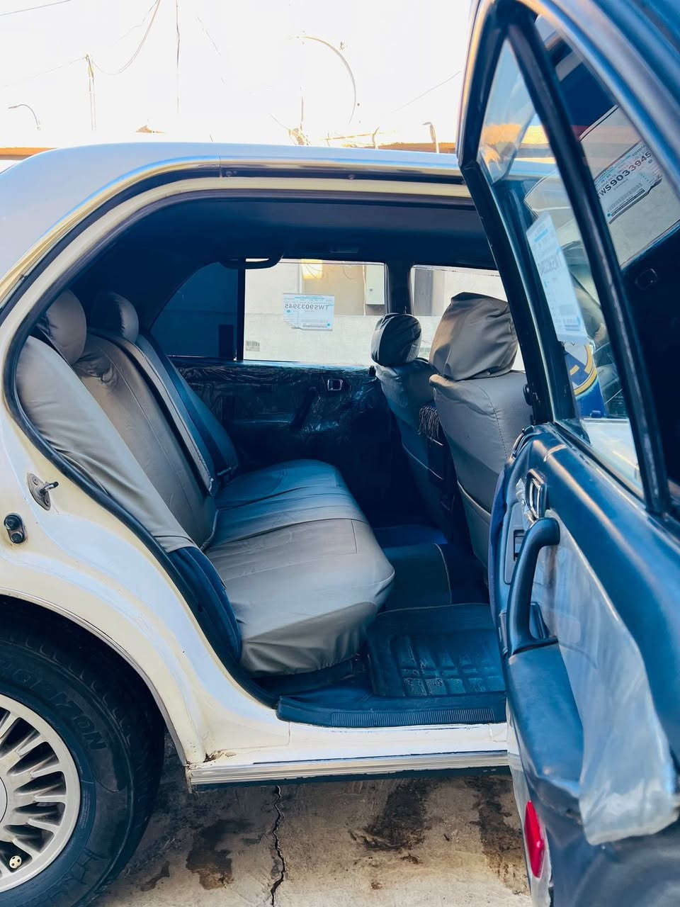 السلام عليكم
ارنب يسار اصلي لون ابيض ثلجي موديل 93 

رقم صلاح الدين دولي بأسمي شرط التحويل 

كهربائيات كل شغاله تبريد تدفيه صدر زين تواير جدد

مصبوغه حزام بدون ضرر او تبديل جماليه شرط انطيك محرك 3000 لاصرف ولاتبخير ترايك وين ماتريد السعر خابرني او راسلني او مراوس سوناته كامري انطي فرق اخذ فرق حسب القناعه الاتصال عل رقم ***********
