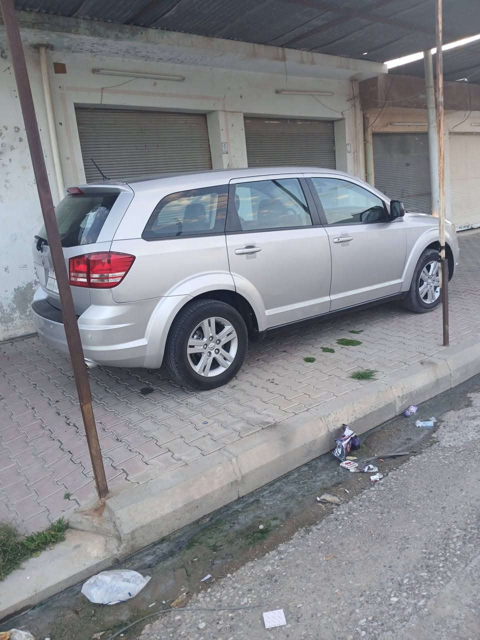 للبيع أو مراوس بأقل محتاج فرق دوج جورني سليمانيه تحويل موديل ٢٠٠٩ خمسه راكب ٤ سلندر ٢٤٠٠ كير محرك تبريد جاهزه والحمدلله نص جاملغ الخلفي صبغ وبارد باب السايق والخلفه والباقي كلين ... سياره جاهزه والحمدلله 
السعر ٩٠ وبيها مجال للطيبين 

*********** الاتصال على هذا الرقم
