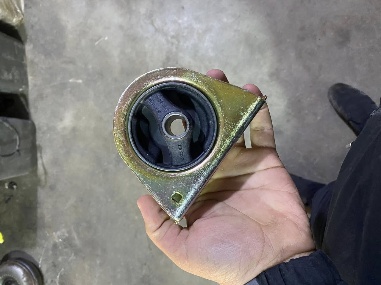 قطع غيار لانسر 🥇
اذن امامية 10 الف
كلاص فيتبم 10 الف
يدة لايت 30 الف
اذن محرك 35 الف
شريط ستيرن 15 الف 
بطاين امامية صيني 25
بطاين امامية تايوان 35
بطاين خلفية تايوان 30 
بطاين خلفية صيني 25 
اذن خلفية 20 الف 
شباك لانسر 30 الف
جويتر كامل 75
ايسي لانسر 35
قاعدة رقم 12 الف
صدر امامي كامل مثل ما موضح ب الصور 135 الف
صدر خلفي بدون دبلات 135 كامل 
عروض على السمكرة 
دعاميات لون اسود زوج 115 الف
مصطفى صباح***********
عمر لانسر ‭0771 102 8996‬
عنوان المحل ديالى بعقوبة الصناعة الثالثة مقابيل الشقق المتروكة
