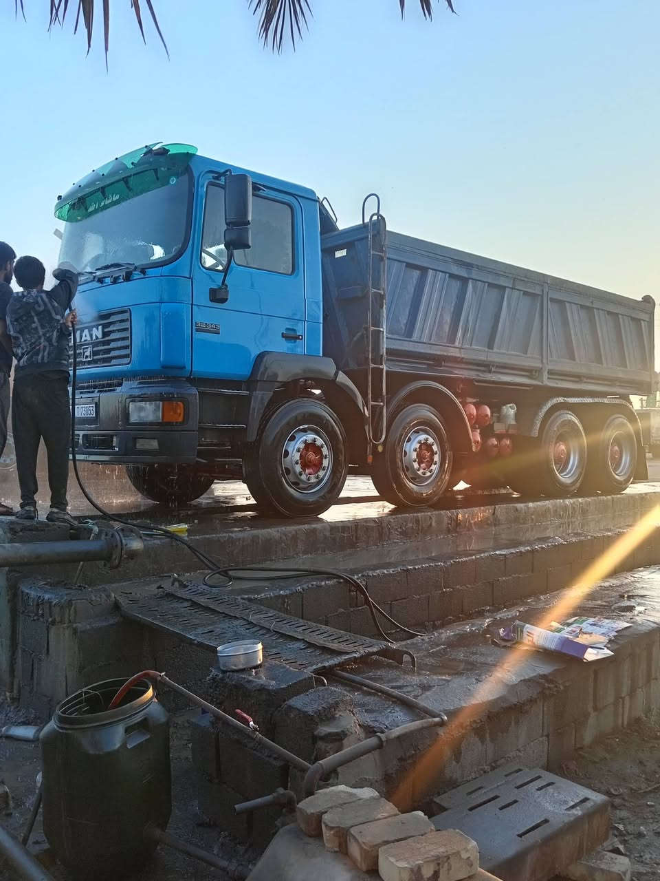 السلام عليكم مان للبيع موديل ٩٧ نص جيف محرك ٥ شاصي مكفول ***********
