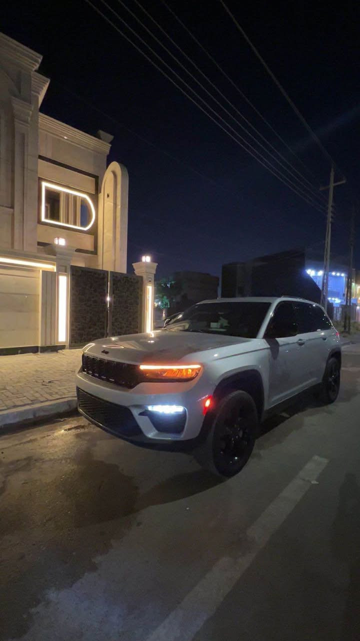 السلام عليكم 

جيب كراند شيروكي لمتد بلاك توب 2024
رقم بصرة 
رقم شهداء سنة ونص تتحول حره 
المواصفات 
*بانوراما
*شاشه حجم كبير
*مقاعد امامية مدفأة
*رادار امامي
*مقود مدفأة 
*مقاعد جلد
*دارات خلفيه
*قيادة ذاتيه
والكثير من المواصفات الثانية 
معروفة مواصفات المتد 
السيارة ماشية 13 الف ميل
الضرر مدكر ايسر وربع الباب و البنيد
جميع الايرباكات سليمة 
اتعهد بالوكالة لحين تحويلها حره
السعر 280 وبيها مجال
السيارة بيها ملاحظات بسيطة 
تفاصيل اكثر الاتصال على الرقم
*********** البصرة, العراق
