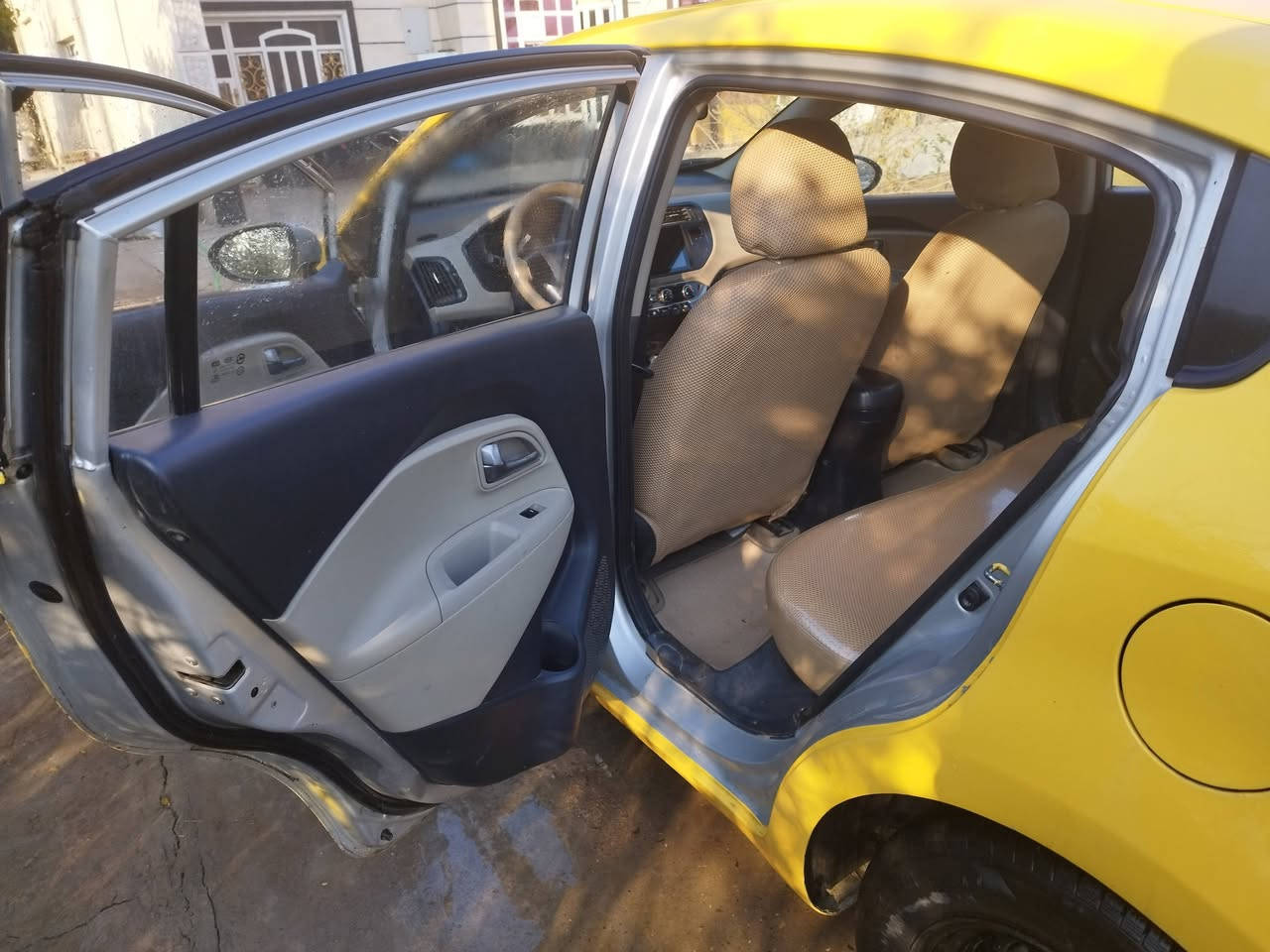 كيا ريو 2014 وارد خليجي محرك 1600 دوش صدر جديد محرك كير خير من الله لا تنقيص ولا تبخير والكشر كدامك مابيها ضربه داخلها كدامك تبريد يرادله شغل قليل تدفئه شغاله سياره بسمنا خاليه من الغرامات والهيئه اريد مراوس ستاركس 2007
***********
