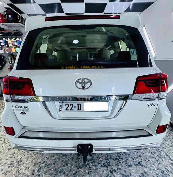 لاندكروز 2018 وايت ايديشن ساز
قبل كل شي السياره جديده بمعنى الكلمه ترايها زيرو من فضل الله
ماشيه 90 الف كيلو 
محرك 6 سلندر

كشنين كهرباء وفتحة سقف ودبل ماوس وشاشه عاليه و 4 كاميرات محيطيه 3d كروس سرعه وتحكمات ستيرن صاج دشبول واستيرن وابواب بصمات اثنين وياها و 8 ايرباك حساسات خلفي امامي شاحن وايرليس المقاعد جلد بيج بلادي بحاله ممتازه مرايات كهرباء وطوي اوتو تحكم بمستوى ارتفاع اللايت ولايت اسود وشباك ابيض زراك لايت اشاير بالمري يدات الابواب نيكل الاسبير غير مستعمل 

السياره مكفوله بدون صبغ او فتح او تبديل
فقط بارد بسيط اسفل باب الصندوك 

عندي سونار جديد للسياره
رقم اربيل تحويل مباشر 
السنويه لغاية 2029 
مكان السياره بغداد 

السعر 51 الف دولار 

***********

………………………………………….
