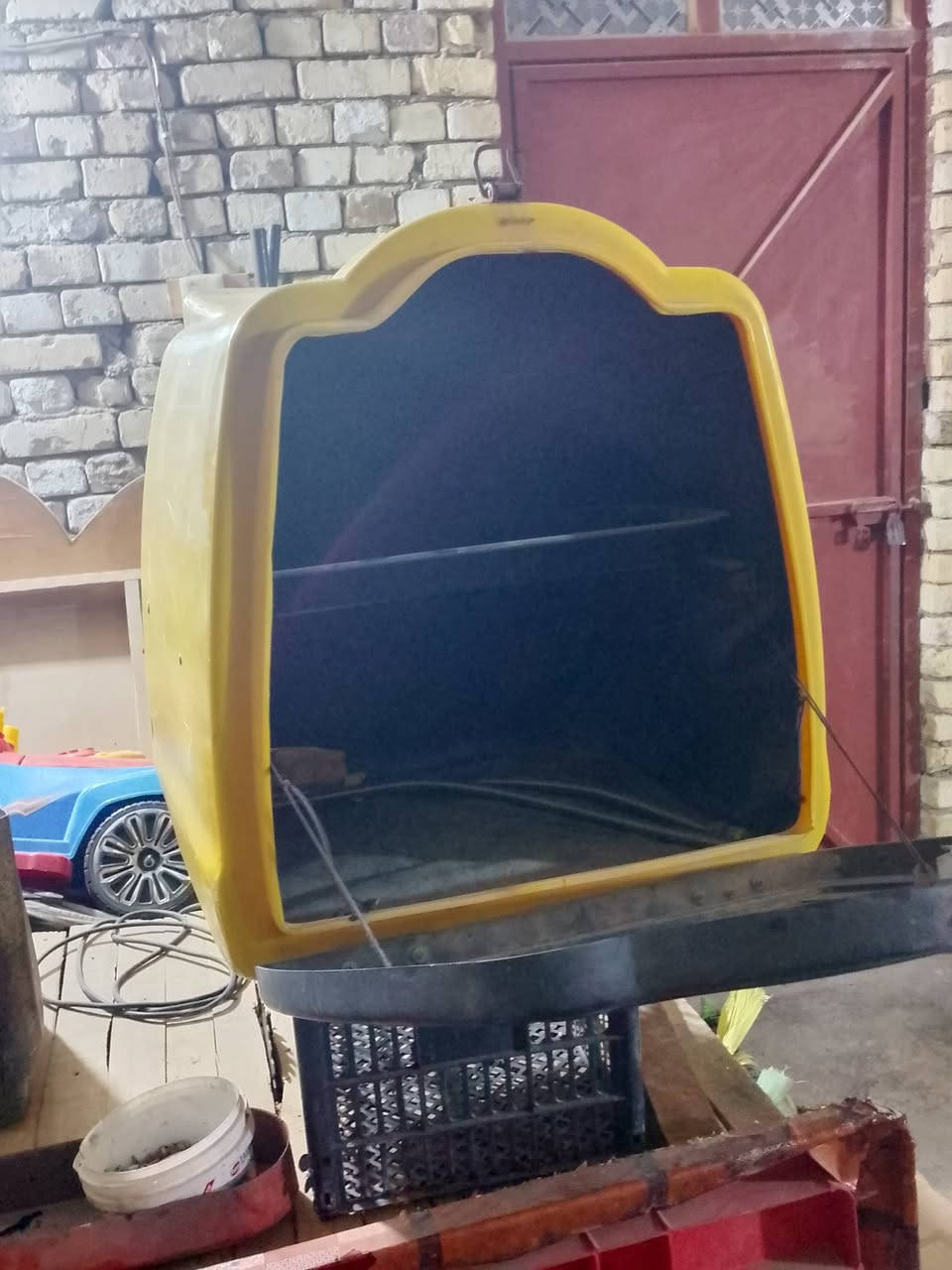 السلام عليكم صندوك بعده جديد مكان كوت داموك الشراي يجي خاص او يتصل ***********
