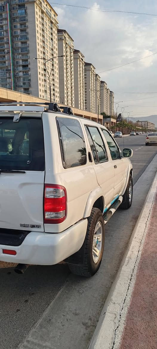 نيسان پاسڤاندەر  مۆدێل 2001 مواسەفات SE
جام کارەبا سوکان ڤۆلیۆم تەحدید سورعە 
ئاوێنە هیتەر ئاوێنە کامێرا 
سەقف سلایت تەبریت سارد و گەرم 
کێرو مەکینی و دەبل ئەکسلی بەشەت
تاقمێ تایەی جەبلی تازە لە ژێرە 
سەیارەکە نمونەیە لە جوانیدا 
سەنەوی تا9/2029 تازەیە  
شوێن سلیمانی 
نرخ110مەعەملە
***********
***********
