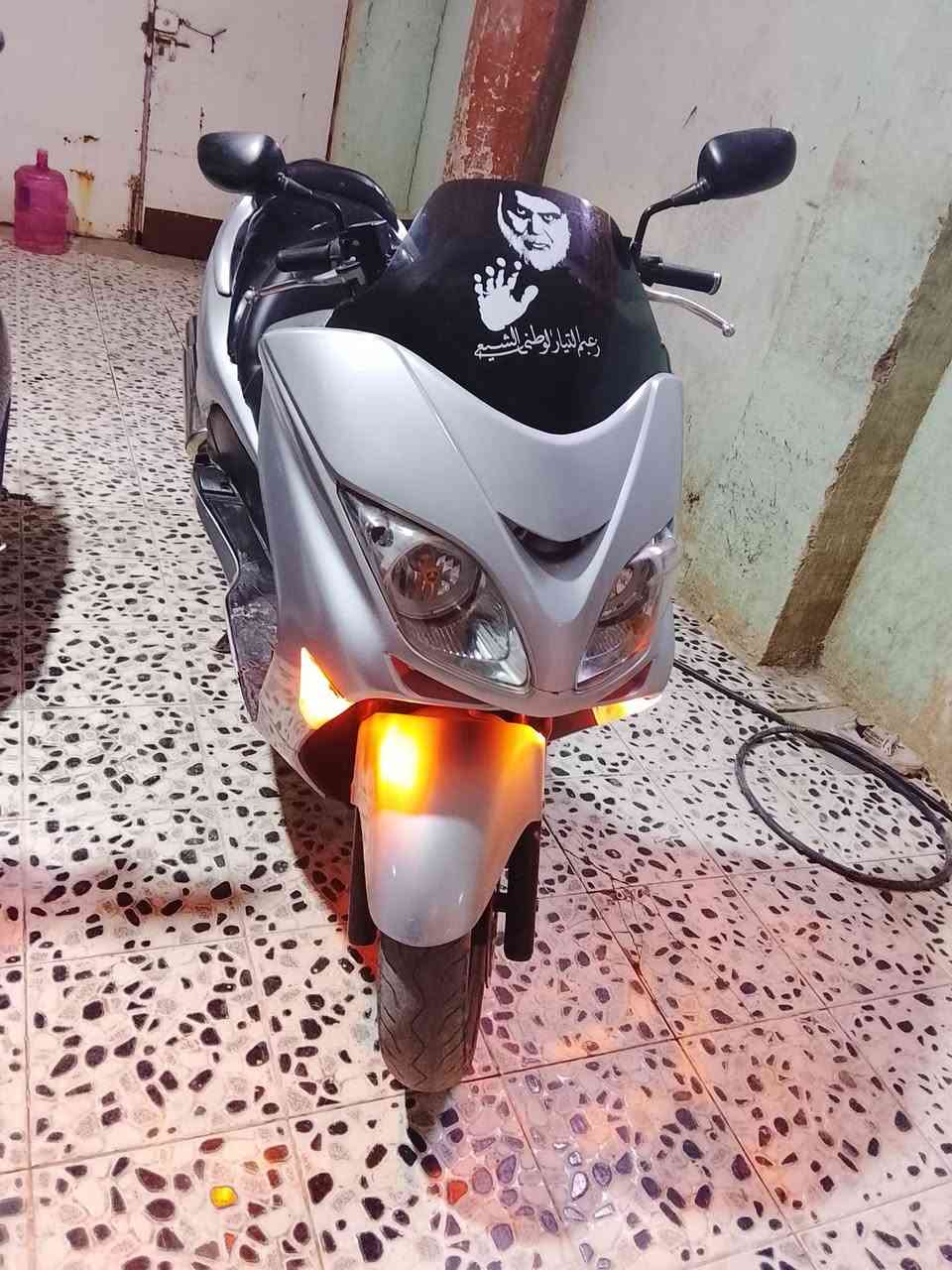 فورزا ٠٨ مكينه رايمر فقط نعومه فول كفراتها مابيهن اي كسر ومابيها شخوط عميه بلاد معدلها ١٤٠ كهربائيات كلها شغاله اي نقص مابيها السعر ٧٥٠ مكانها كوت ***********
