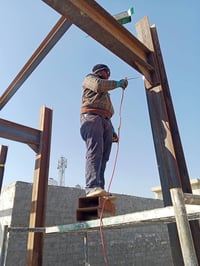 مرحبا اني شاب من بغداد شتغل حداد متنقل وجوال وين مجان اجي ابواب شبابيج...