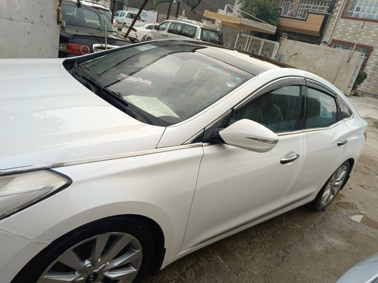 هونداي ازيرا ٢٠١٥ فول مواصفات خليجية ماشية ١١٤ الف فقط  و بيها صبغ جاملغ و باب خلفي اثر كردة باب يعني مو حادث و بيها بارد يمكن شبر *********** بغداد, العراق
