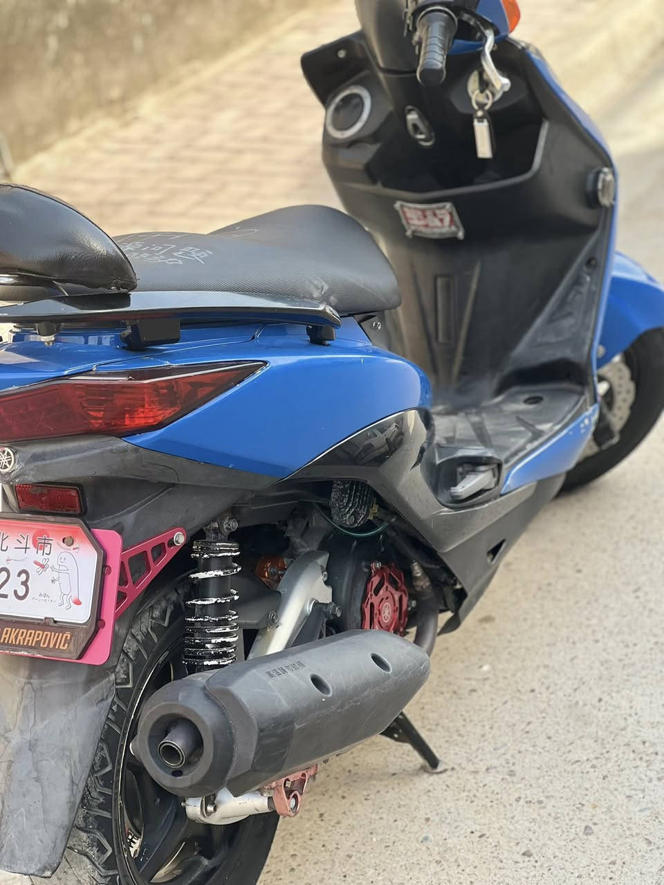 سلام عليكم دراجه سكنس للبيع ما صاله شهرين من نازله من ربه دراجه مكفوله كفاله عامه لبكان بغداد وهاذه رقمي ***********
