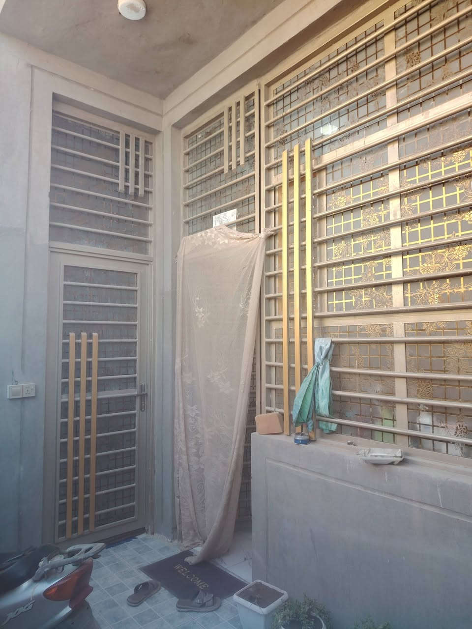 سلام عليكم
دار للبيع طابو زراعي سند 25 
100 متر مربع 10×10 طابقين بناء حديث سنة2023
تتوفر كافة الخدمات ماء كهرباء مجاري 
العنوان : شارع 80 جهة كربلاء خلف محطة اضواء بابل باب الخروج أول فرع على ايدك اليمنه 
فرع المحولة 
للاستفسار : ***********
السعر 127
