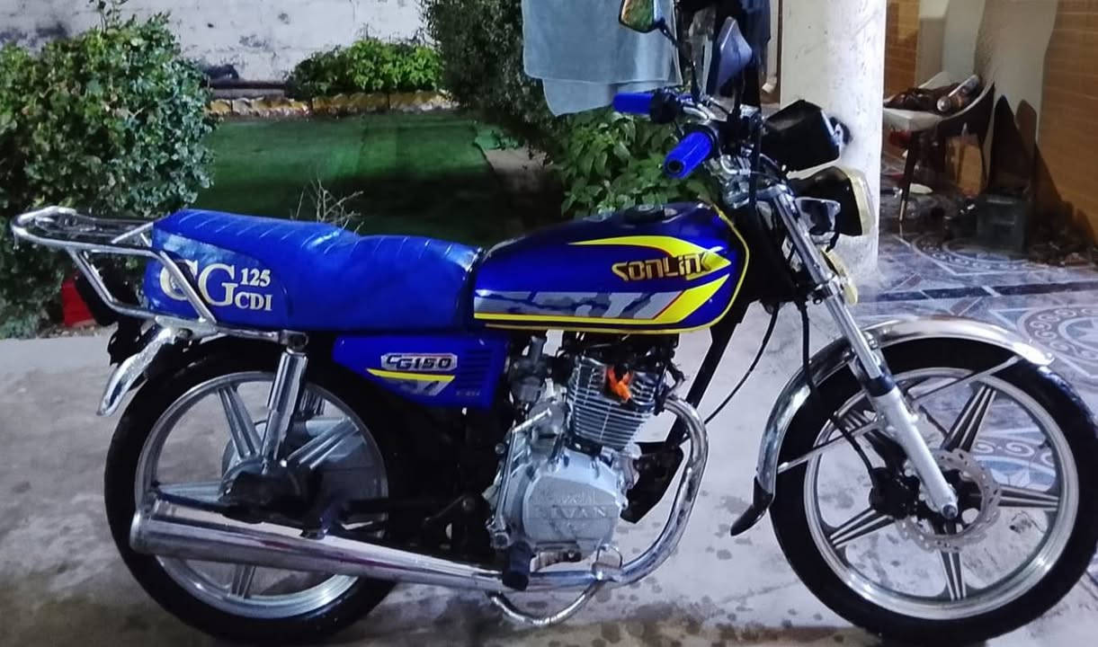 دراجه للبيع السعر 500 بيه مجال كهربائيات كله شغاله جديده كلش سبانه ممدوده عليه موديل 22 عنواني الرمادي حي ضباط للاستفسار على رقم ***********
