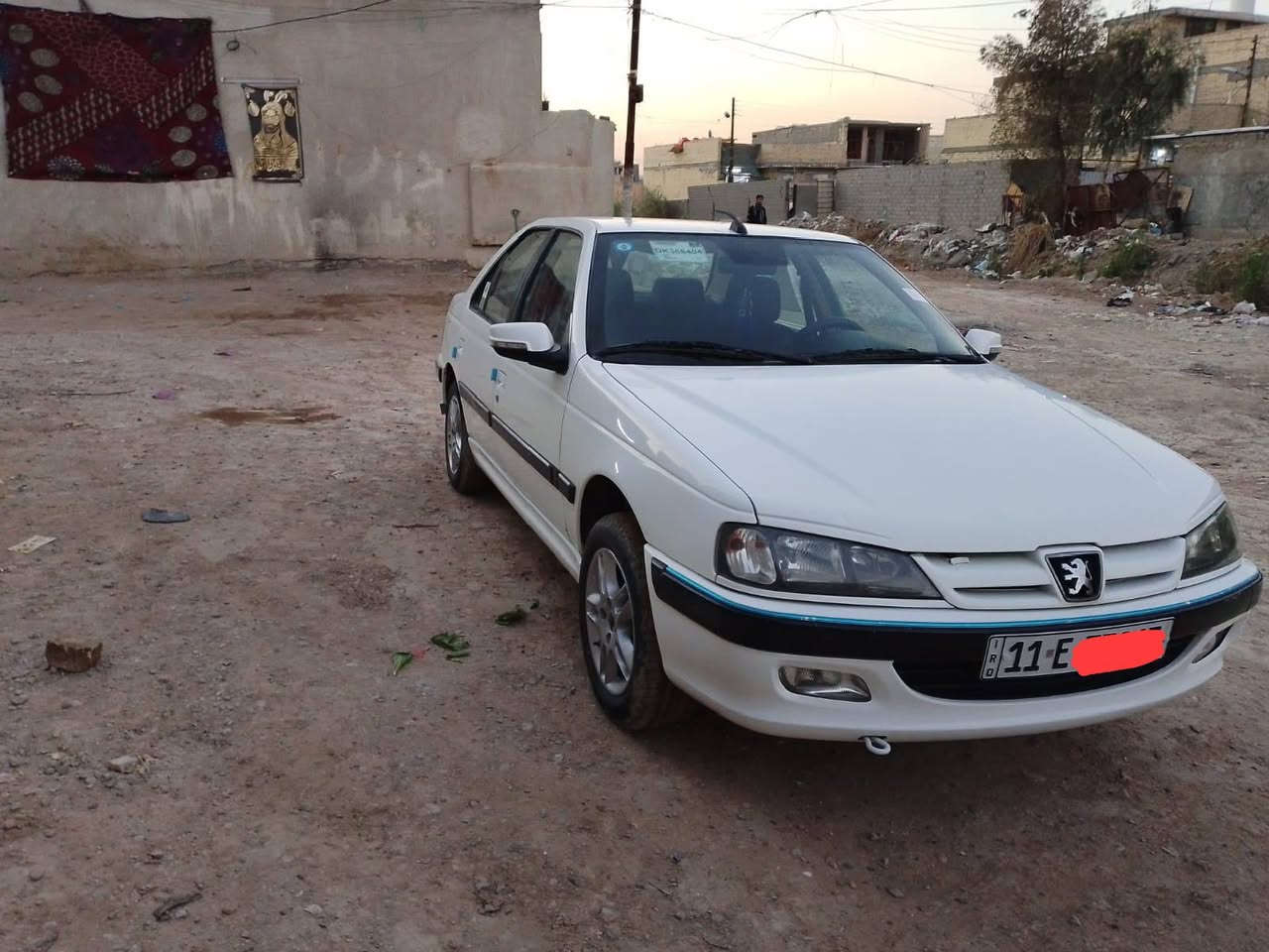 سلام عليكم بيجو بارس موديل 24ومسجلة 23.ماشية 47الف سيارة كفالة ماعدا شبر بارد ومواصفات معروفة استفسار.ع رقم ***********
