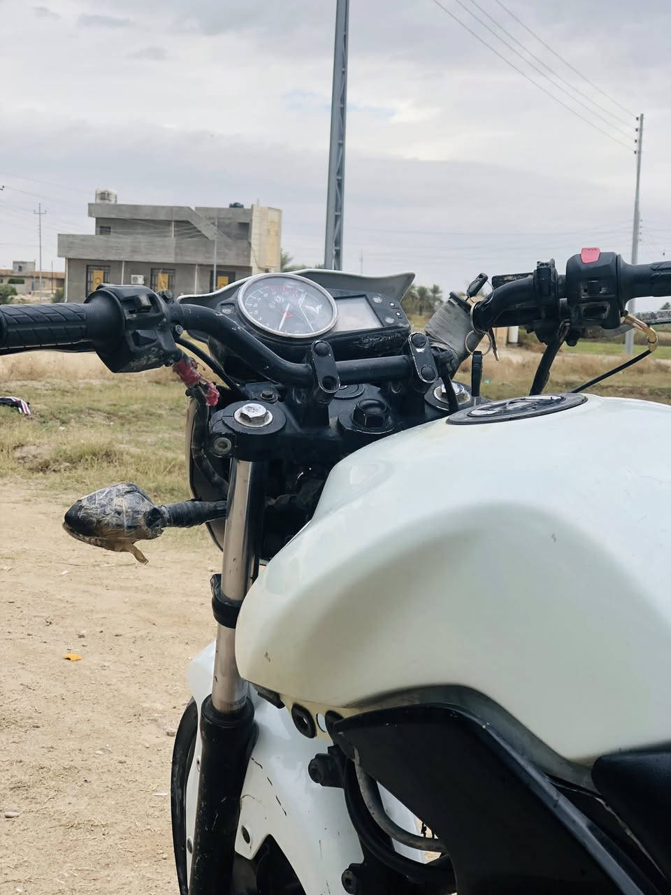 السلام عليكم سايم بطحه للبيع او مرواس بهيوشه نضيف محرك كير يرادله شويه ترتيب السعر خاص اتصال *********** موجود واتساب
