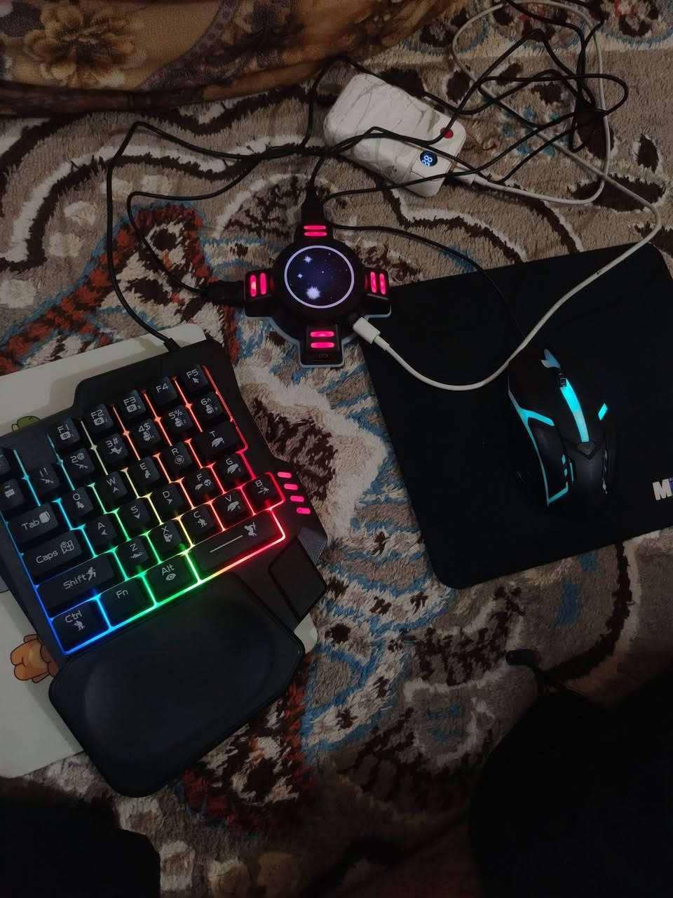 للبيع كيبورد +ماوس +ماوس باد عدد2 شغال ميه بل ميه اليوم اشتريته سبب البيع ما يدعم جهازي
العنوان دوانيه مركز 
السعر خاص او واتساب ***********
