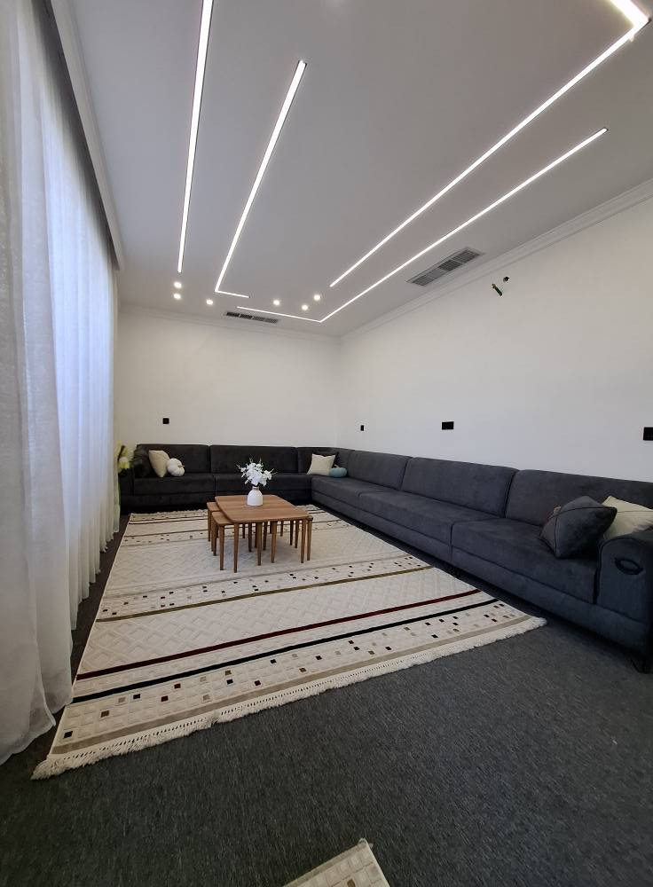 عربي 👇 کوردی 👇 
منزل 🏡 للبيع في أربيل 
مساحة 110 متر مربع طابق و بيتونة طابو صرف فول مواصفات قليل مستخدم مقابل حديقة شارع يمي 12 متري 
يتكون بيت بيها... كراج نظام بوكسات+ استقبال+ مطبخ حار و بارد صالة غرفة نوم مجموعة صحيات+ بيتونة 
سعر جدا مناسب .أي شخص تشتري هذا بيت للإيستثمار للإيجار 250 ألف دينار شهري
عنوان أربيل 📍 حي تعجيل جديد قرب بنصلاوة 
الاستفسار تواصل 0750,497,3000 واتساب و فايبر 
 ****----****----****----****----****
کوردی 👇 
خانوو🏡 بەرامبەر حدیقە بۆ فرۆشتن لە هەولێر 
بەنرخێکی زۆر گونجاو 🔥 
ڕووبەری 110 مەتر مربع  یەك قات و بەیتونە تاپۆ فول مواسفات کەم بەکارھاتووە کۆڵانی 12متری لەموقیعێکی زۆر باش 
خانوەکە پێک دێت لە.
گەرج نیزام بۆکسات چێشتخانەی سارد و گەرم ژووری میوان هۆڵ داخلی و ژووری نوستن حەمام و توالێت+ بەیتونە 
ناونیشان هەولێر 📍 تەعجیلی نوێ نزیك بنەسڵاوە 
بۆ زیاتر زانیاری پەیوەندی بکە 
0750,497,3000 واتساپ و ڤایبەر أربيل, العراق
