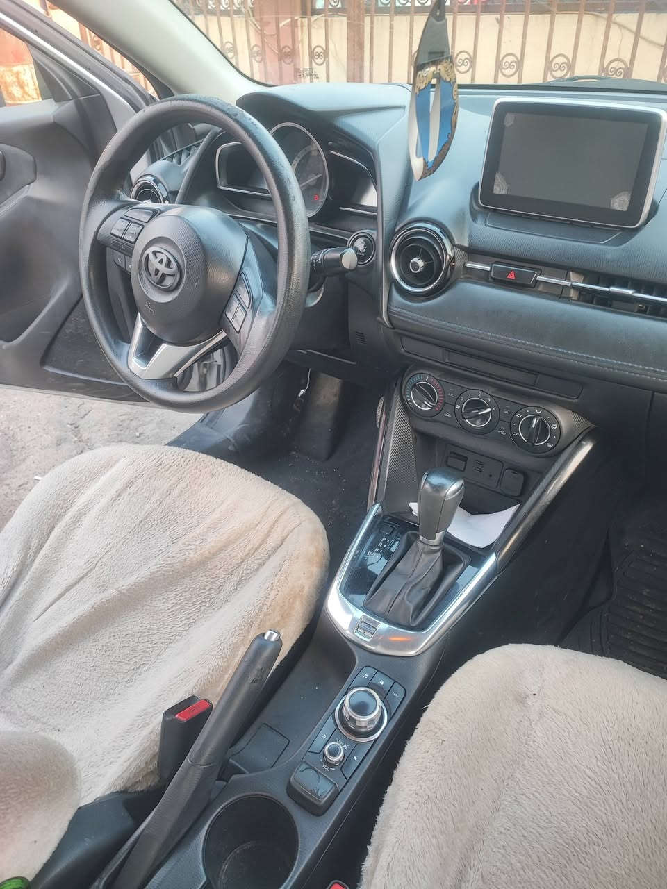 تیوتا یارس مودیل 2016 ...4صبغ بدون دواخل سعر 88بي مجال ***********
