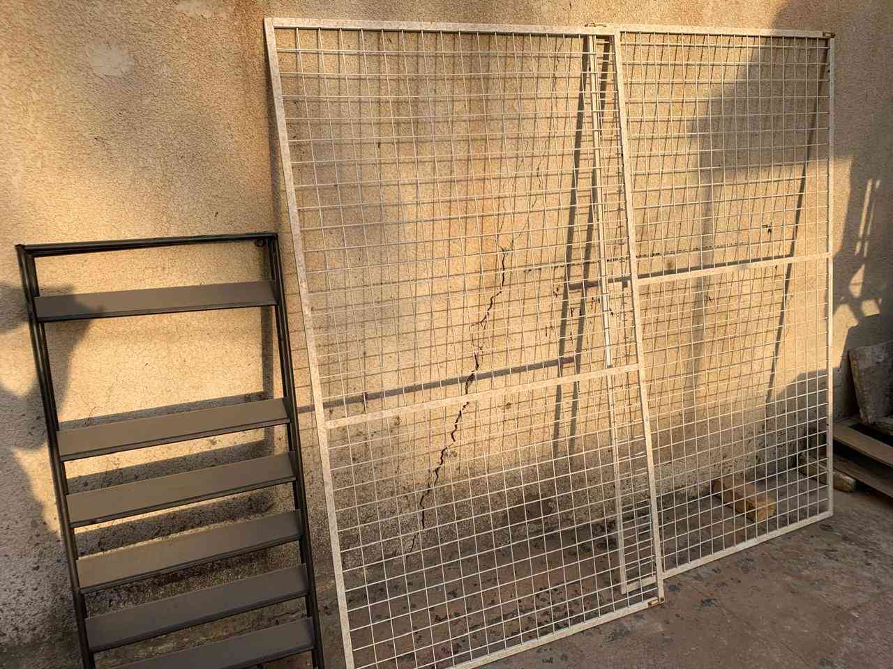 اعلان ضوئي للبيع كامل بس اشده
وياهن مشبج عدد ٢ 
قيم بلي يرضى الله وبلعافيه 
***********
