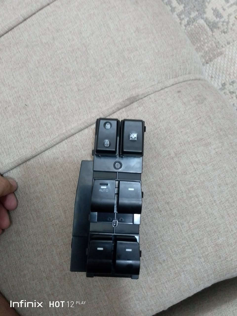 من رخصة صاحب الكروب السلام عليكم عندي كنترول تحكم مال النترا اعتقد مال 2018 او 2019 او 2017 السعر قيم واخذ للاستفسار ***********
