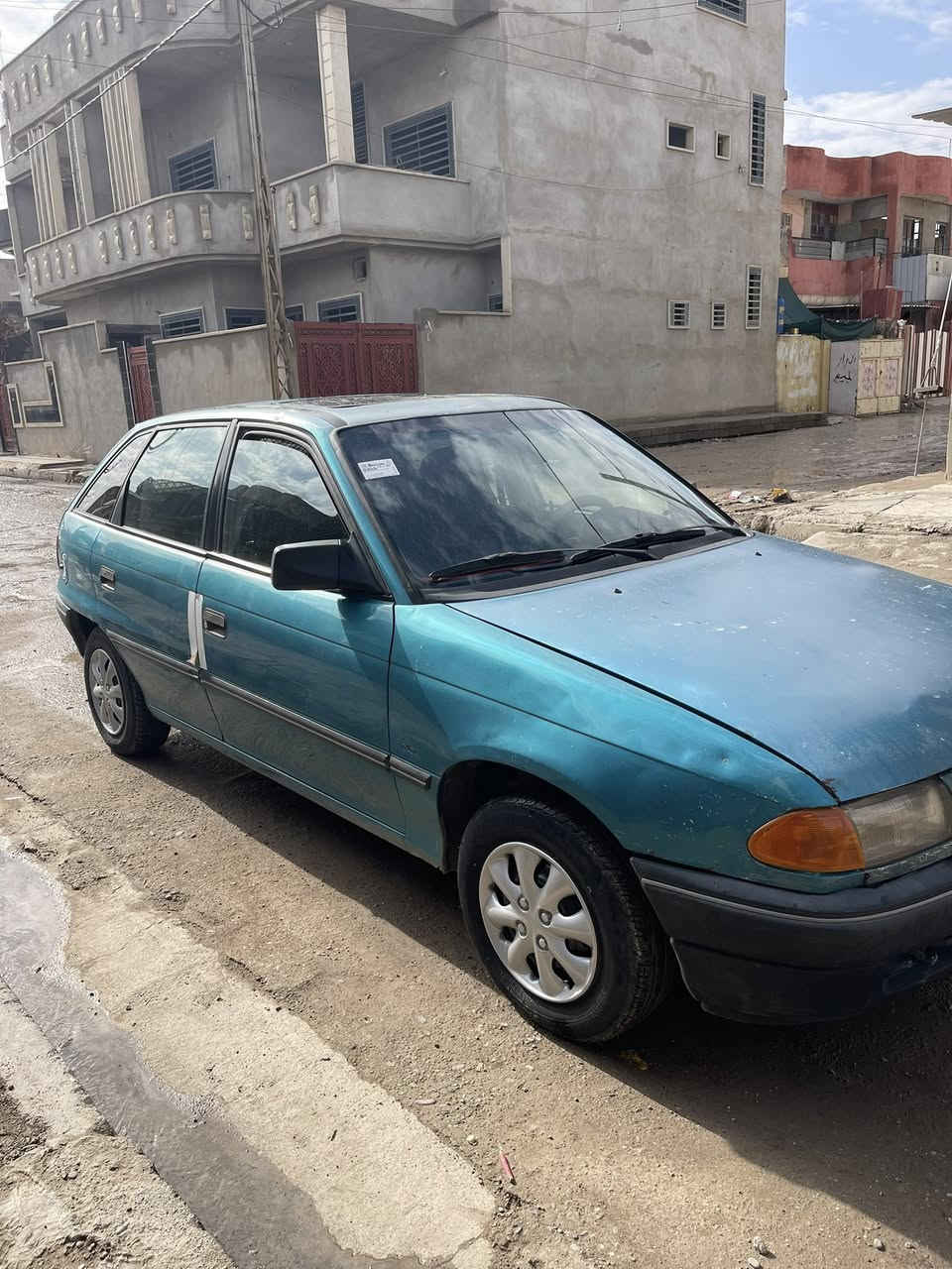السلام عليكم استرا 1993 محرك 16 سياره باسمي تحويل مباشر هزه جديده 
سياره بلاديه بدون صبغ بدون ضربه بدون خياس
كهربائيات كلها شغله كيلو متر بانزين حماوه لايتات بكلايت سياره مناقصها شي خير من الله 
محرك تبخير قليل كير شرط / مكاني موصل
سعر 39 / اتصل وبي وتساب ***********

