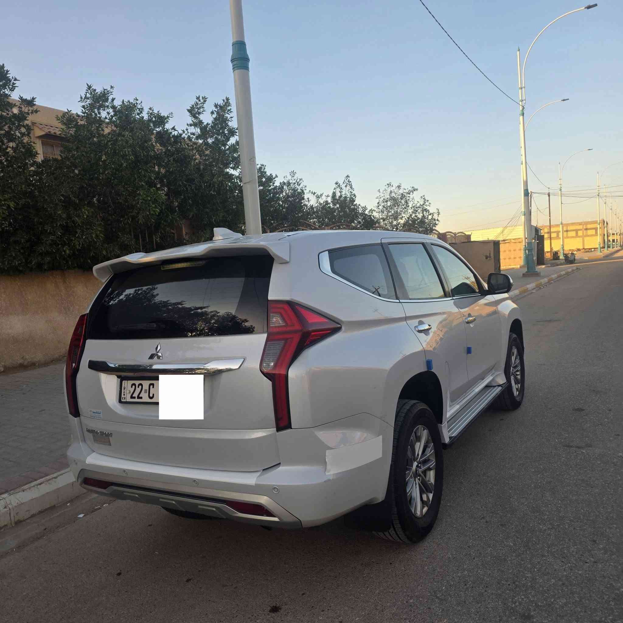 السلام عليكم 
ميتسوبيشي باجيرو سبورت
 موديل 2020
 لون ابيض صدفي 
 مكينة 6 سلندر 3000 سي سي
 7 راكب ومقاعد جلد
 3 قطع تبريد
 فتحة سقف سلايد
 فورويل
 دفلوك
 اريل قرش نفيكيتر
 رادار أمامي
 شاشة جبيرة touch
 شفتات ستيرن
 تحكم ستيرن جهة واحدة
 حساس امامي وخلفي أصلي
 فول لد وزنون
 مانع إنزلاق وتراكشن إنحدار ومُثبت سرعة
 5 ويل كب
ماشيه 82 
كفاله عامه 
رقم اربيل بأسمي تحويل مباشر 
سنويه لل27

السعر 225 وبيها مجال 

***********
